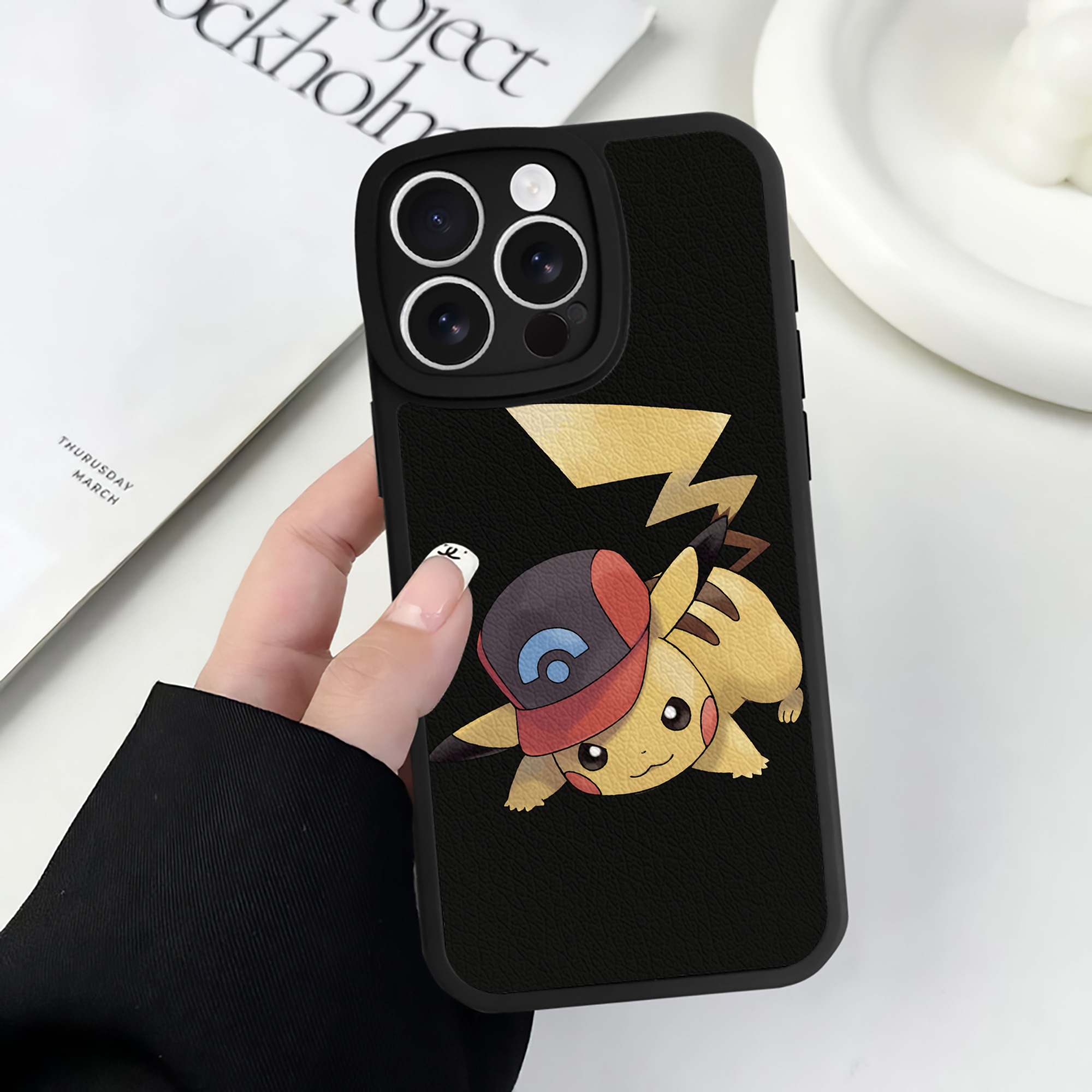 （画像用） ポケットモンスター Pokémon 【iPhone 16シリーズ対応】シリコンスマホケース（レザー調） 材質：シリコン